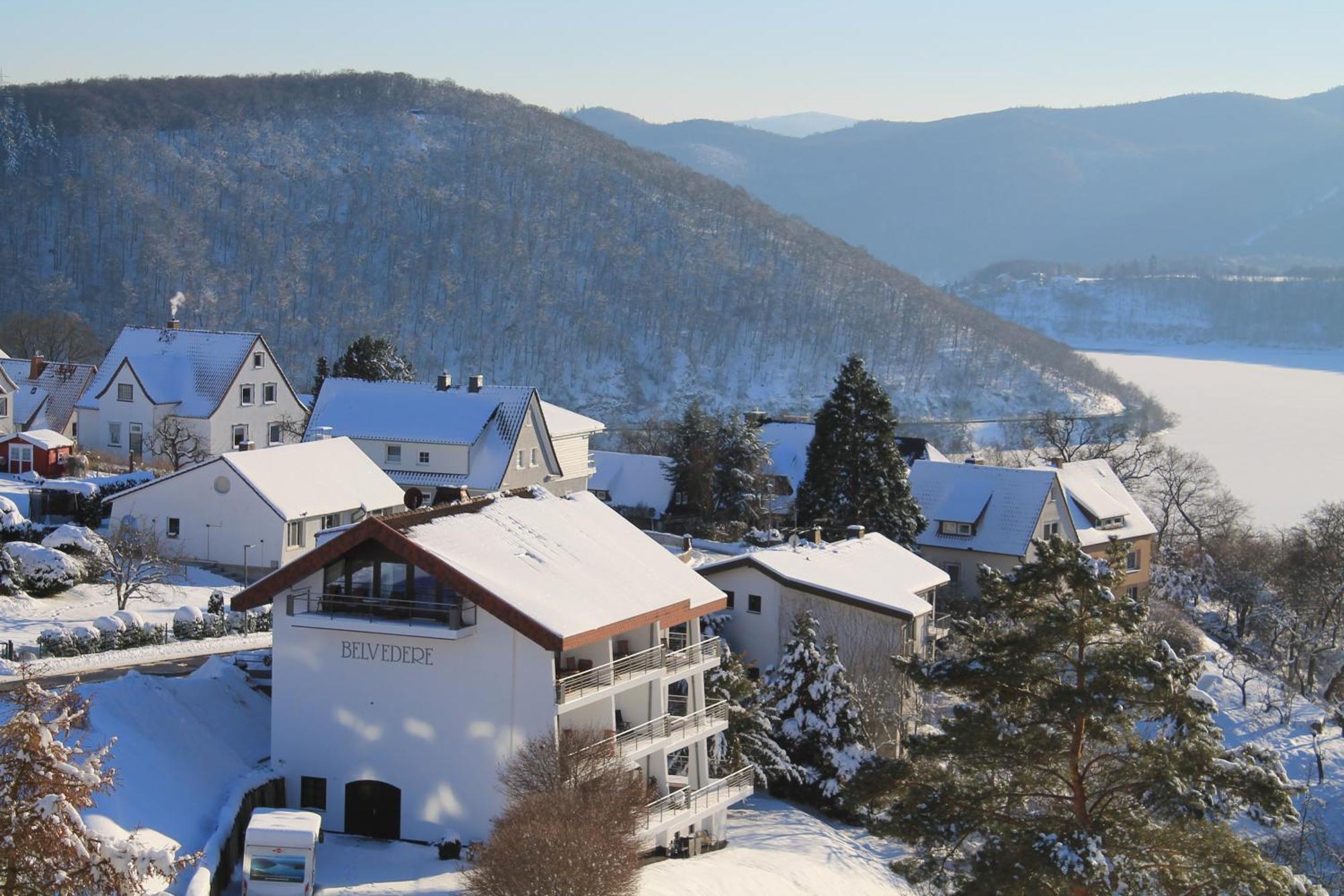 Belvedere Appart & Chalet: Edersee Retreat with GästeCard Waldeck  Exterior photo